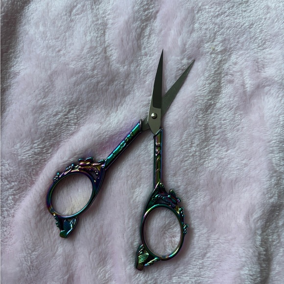 Scissors - Picture 5 of 5